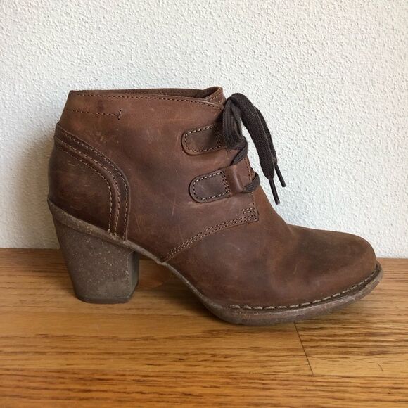 Clarks Artisan 2621 Heel Booties Brown Leather 7 - Picture 2 of 8